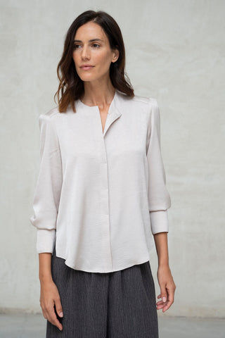 Blusa Fermo nude amarrotada