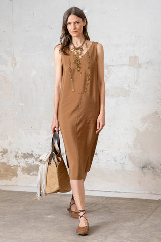 VESTIDO TIRANTE ESCOTE MARRON