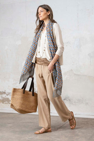 TOP ESCOTE PICO TIRANTE ANCHO BEIGE