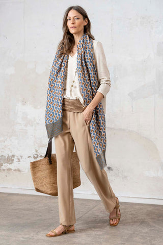 TOP ESCOTE PICO TIRANTE ANCHO BEIGE