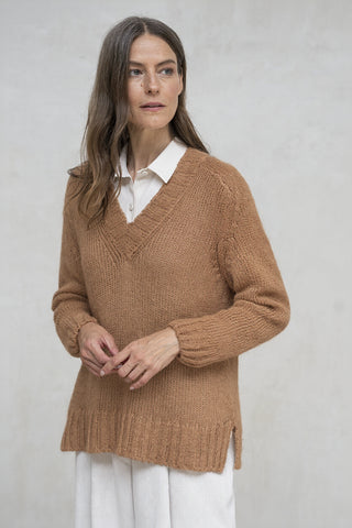 JERSEY AMPLIO SPECCO CUELLO PICO CAMEL