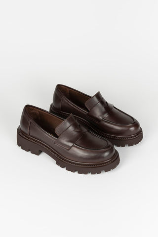 Gugen brown loafers